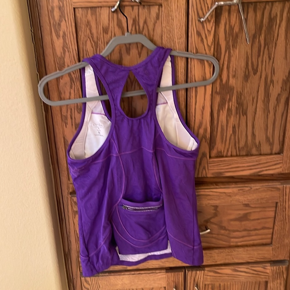 Athleta Key Hole Built In Bra Athletic Top EUC XL - Picture 5 of 13